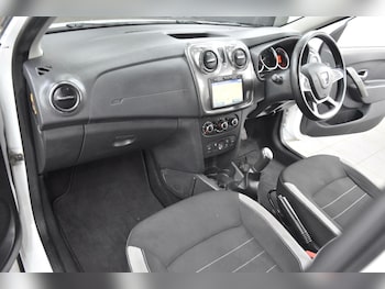 Used Dacia Sandero Stepway 2017 for sale - 78935381: Photo