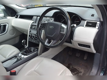 Used Land Rover Discovery Sport 2017 for sale - 78933688: Photo