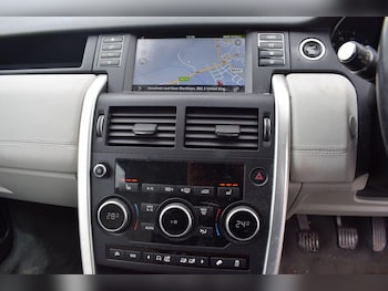 Used Land Rover Discovery Sport 2017 for sale - 78933688: Photo