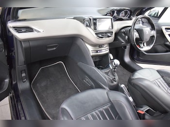 Used Peugeot 208 2013 for sale - 78934247: Photo