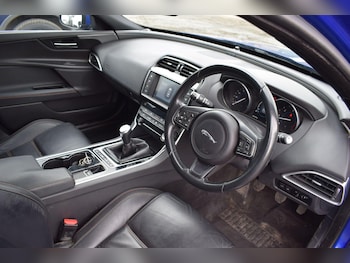 Used Jaguar XE 2017 for sale - 79374714: Photo