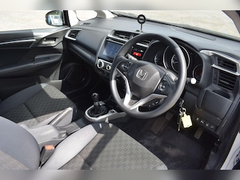 Used Honda Jazz 2015 for sale - 79324363: Photo