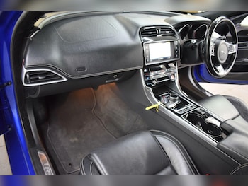 Used Jaguar XE 2017 for sale - 78969222: Photo