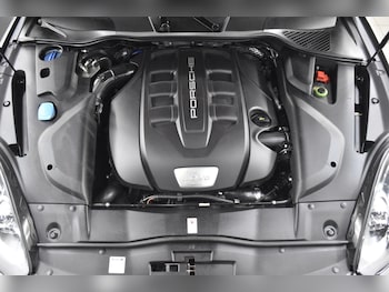 Used Porsche Cayenne 2014 for sale - 78934256: Photo
