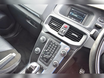 Used Volvo V40 2016 for sale - 78934569: Photo