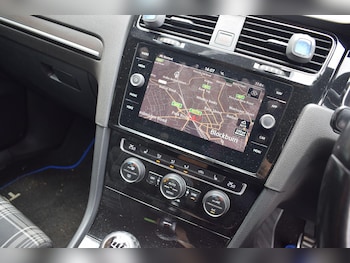 Used Volkswagen Golf 2017 for sale - 78934107: Photo