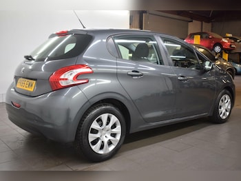 Used Peugeot 208 2015 for sale - 79201652: Photo