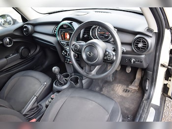 Used MINI Hatch 2019 for sale - 79202028: Photo