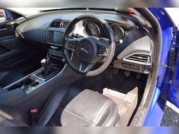 Used Jaguar XE 2017 for sale - 79237064: Photo