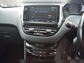 Used Peugeot 2008 2017 for sale - 78933768: Photo
