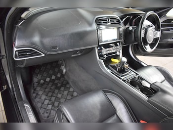 Used Jaguar XE 2016 for sale - 78935358: Photo