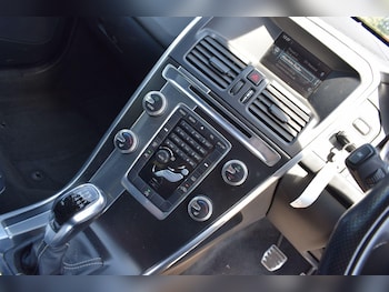 Used Volvo XC60 2015 for sale - 79248570: Photo
