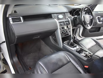 Used Land Rover Discovery Sport 2017 for sale - 79192219: Photo