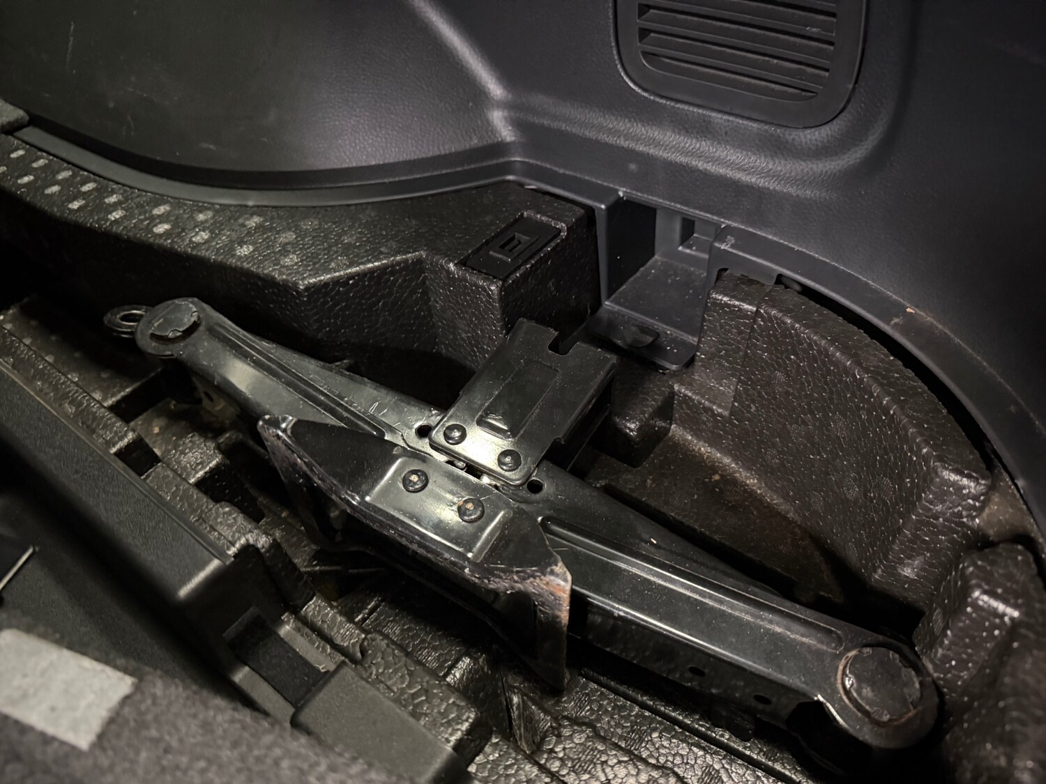 Used Mitsubishi Airtrek 2020 for sale - 77782132: Photo 76