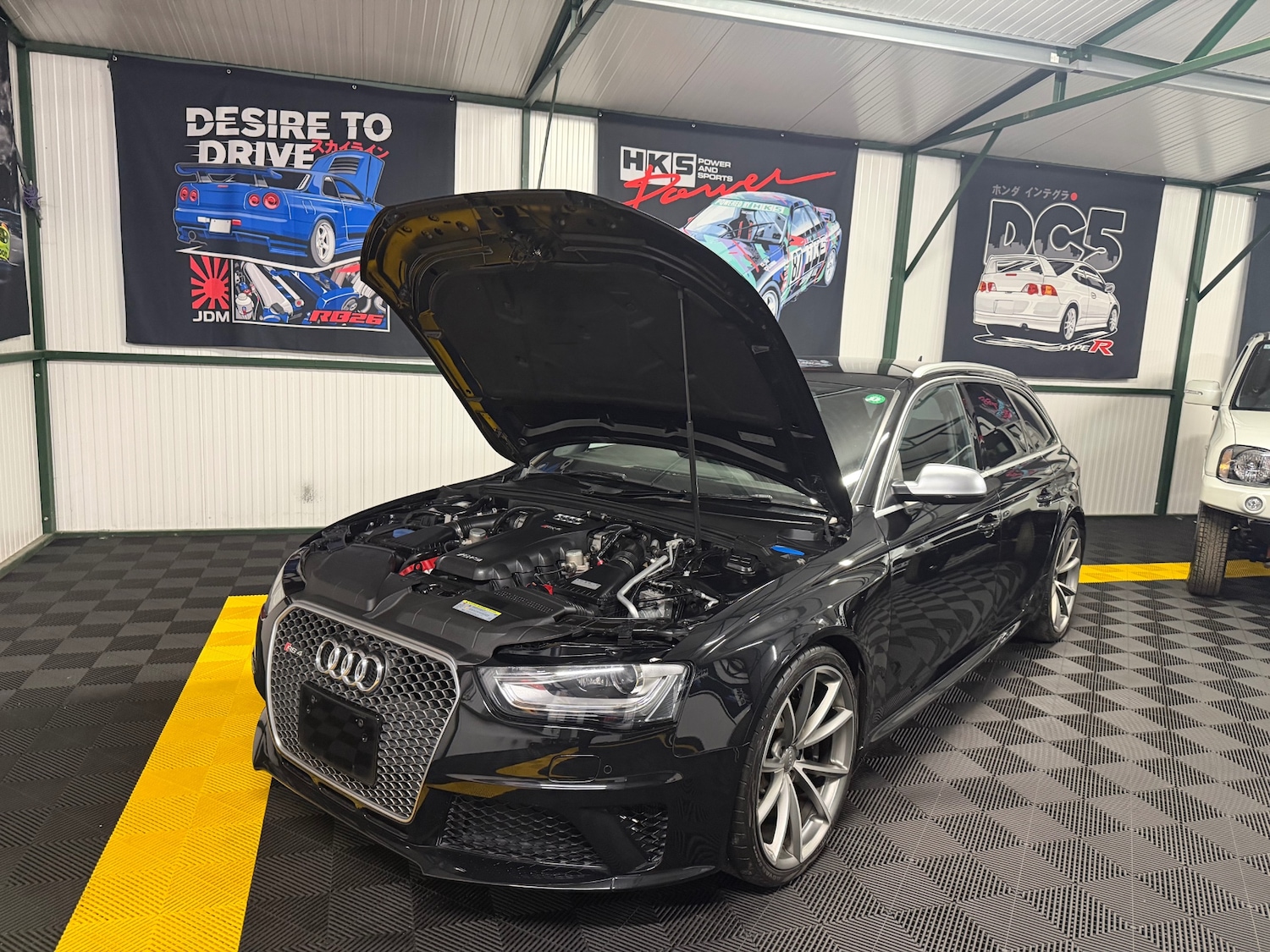 Used Audi RS4 2013 for sale - 78114989: Photo 92