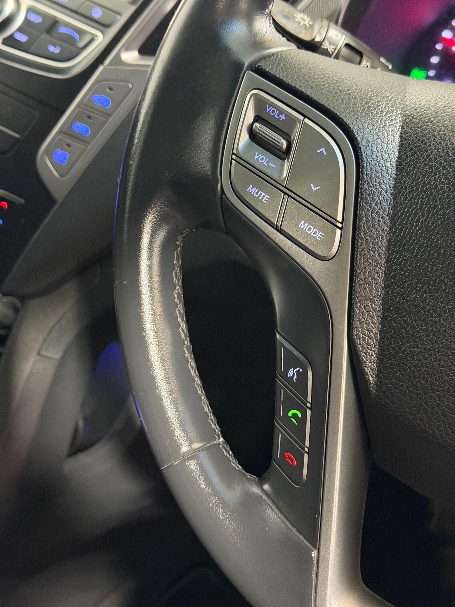 Used Hyundai Santa Fe 2014 for sale - 76620397: Photo 31