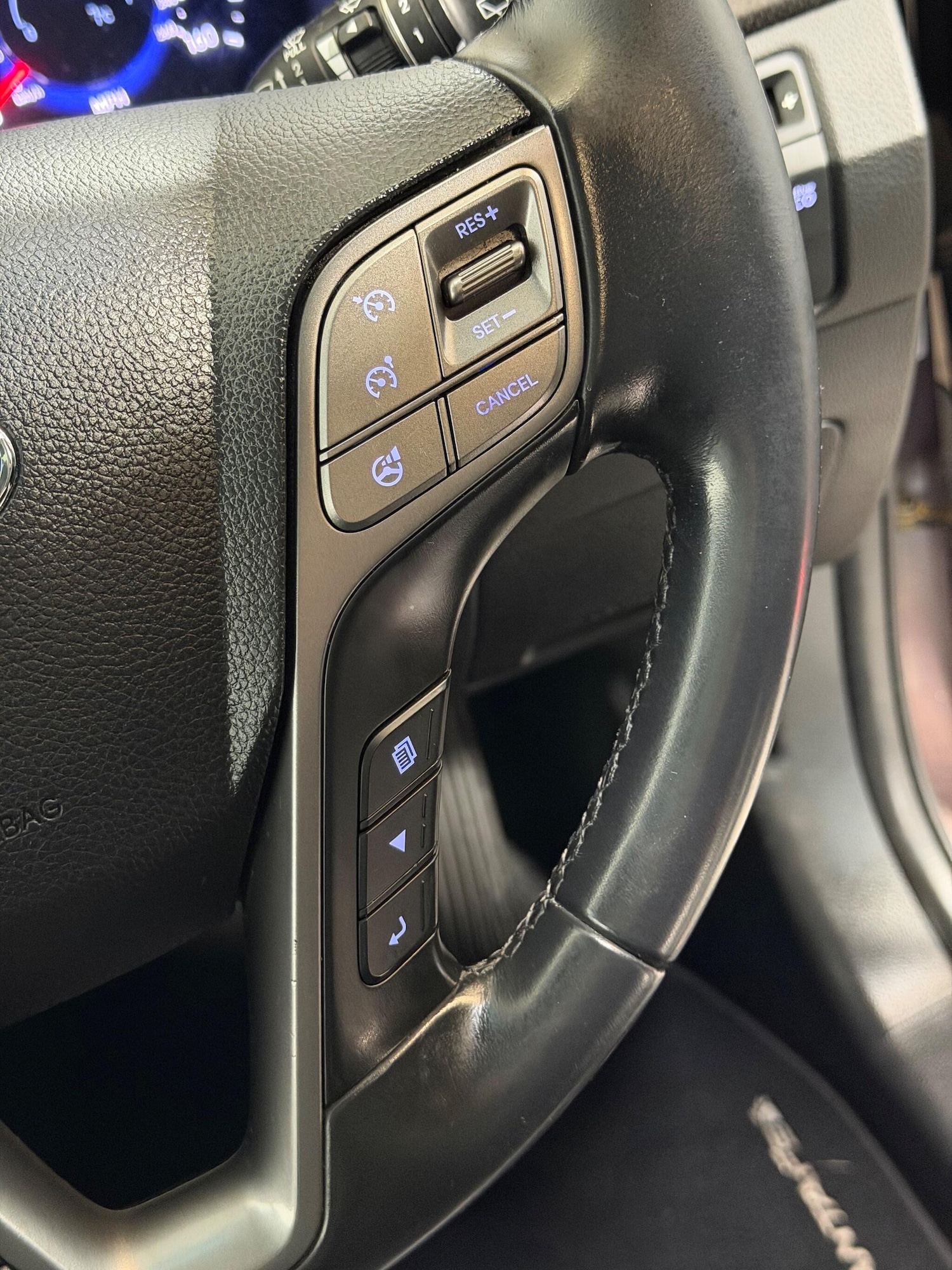 Used Hyundai Santa Fe 2014 for sale - 76620397: Photo 32