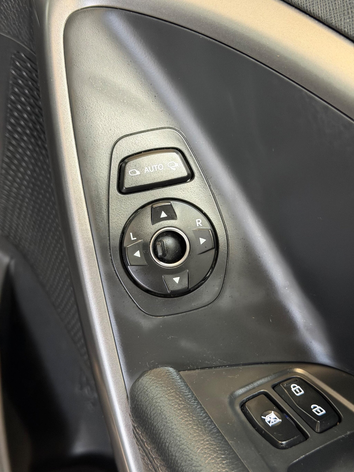 Used Hyundai Santa Fe 2014 for sale - 76620397: Photo 35