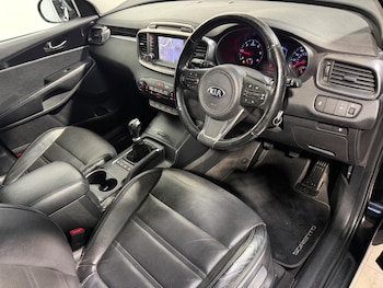 Used Kia Sorento 2017 for sale - 77238403: Photo