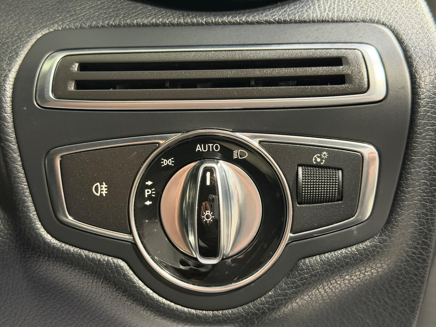 Used Mercedes-Benz C Class 2015 for sale - 76423988: Photo 34