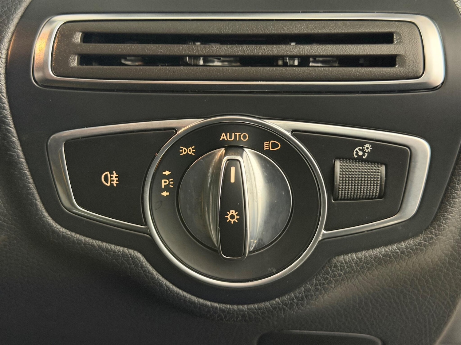 Used Mercedes-Benz C Class 2019 for sale - 77883232: Photo 31