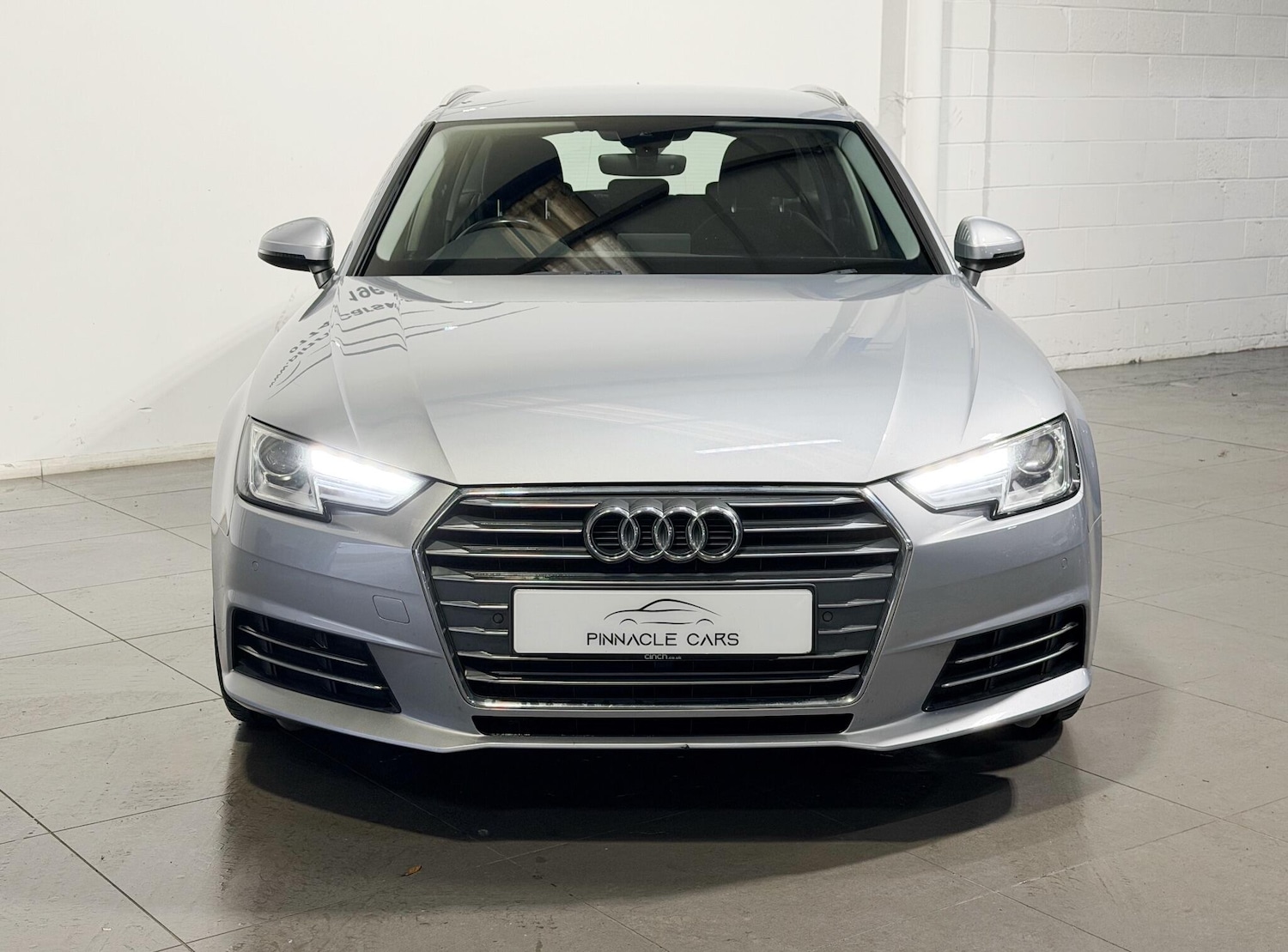 Used Audi A4 2017 for sale - 77156111: Photo 2