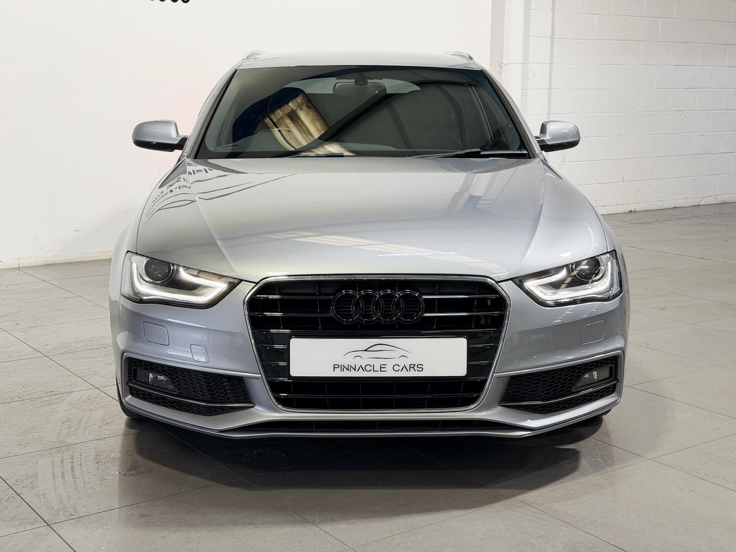 Used Audi A4 2015 for sale - 77015225: Photo 2