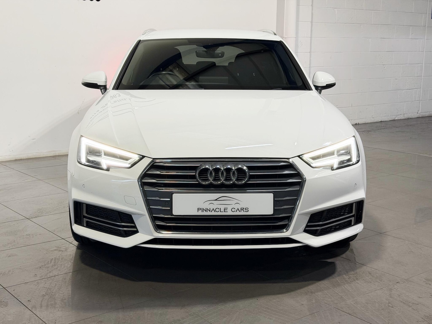 Used Audi A4 2017 for sale - 76743080: Photo 2