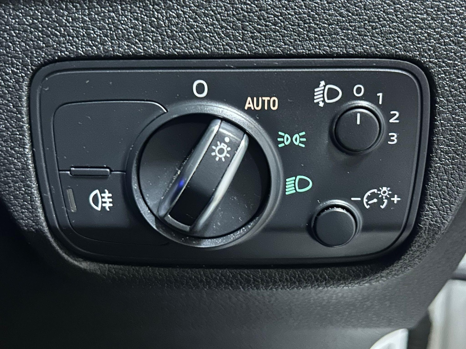 Used Audi Q2 for sale - 77925150: Photo 29