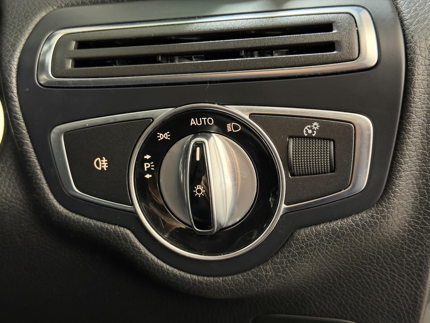 Used Mercedes-Benz C Class 2016 for sale - 76898294: Photo 36