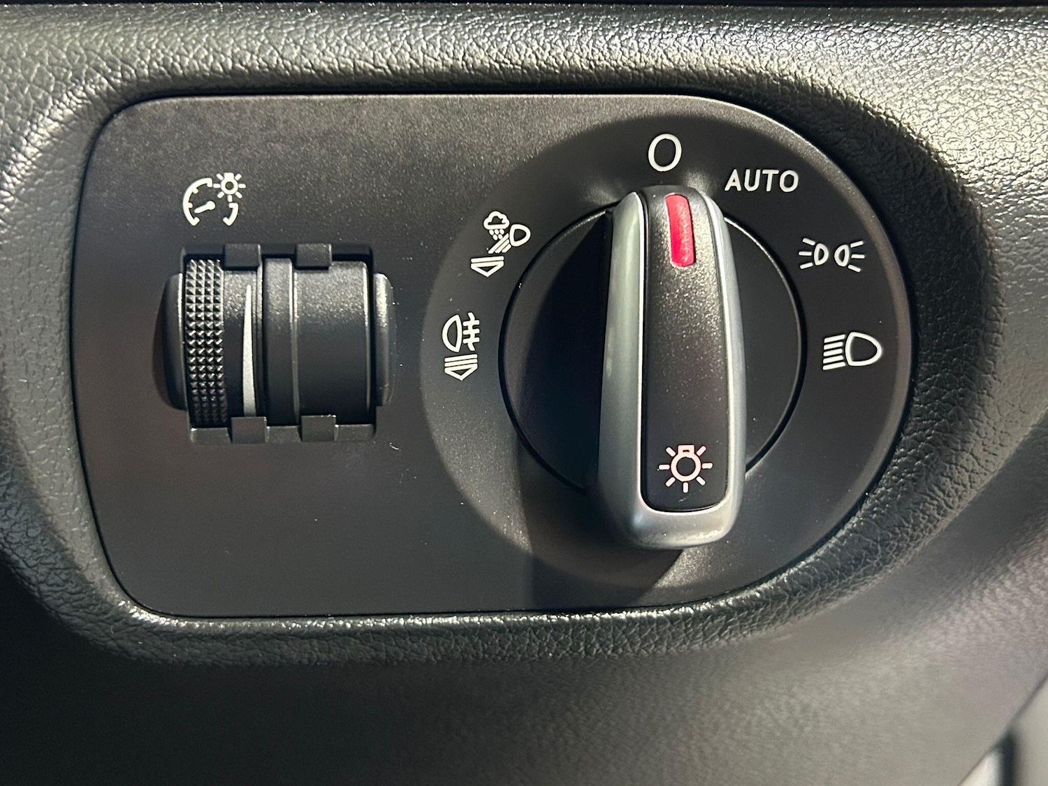 Used Audi Q3 2016 for sale - 76327073: Photo 25