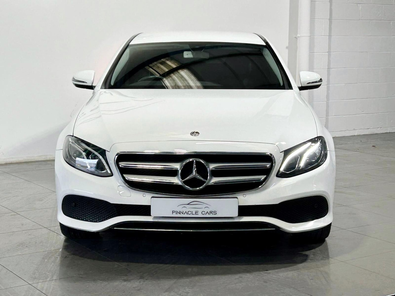 Used Mercedes-Benz E Class 2017 for sale - 77882423: Photo 2