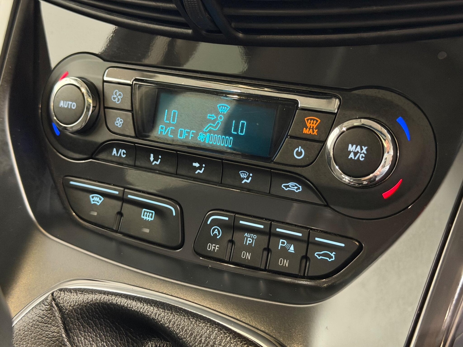 Used Ford Kuga 2015 for sale - 78170715: Photo 27