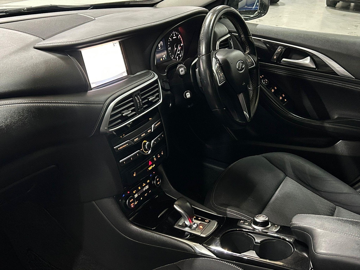 Used Infiniti Q30 2017 for sale - 77412167: Photo 17