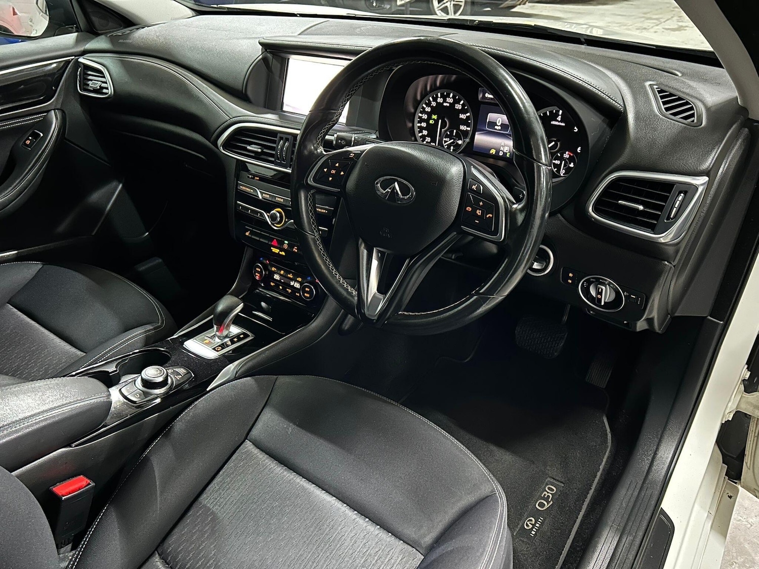 Used Infiniti Q30 2017 for sale - 77412167: Photo 4