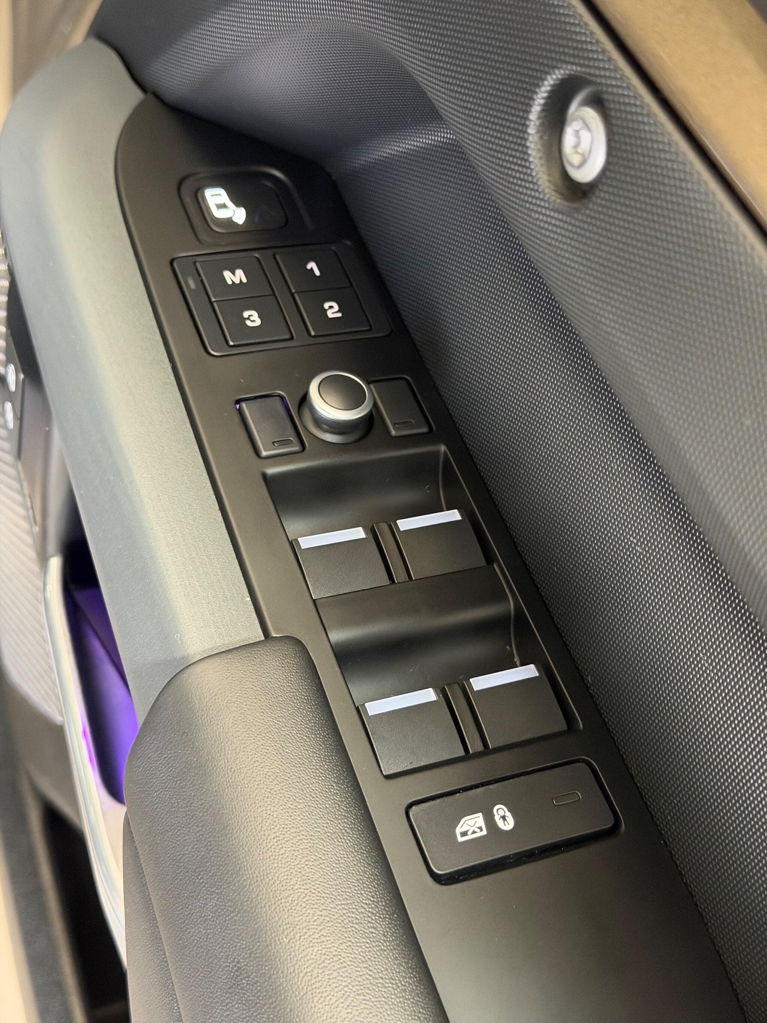 Used Land Rover Defender 110 2020 for sale - 76349850: Photo 40