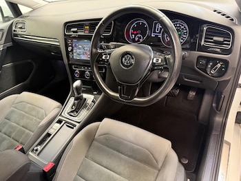 Used Volkswagen Golf 2018 for sale - 75687413: Photo