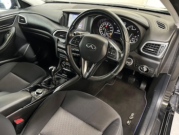 Used Infiniti Q30 2016 for sale - 75401198: Photo