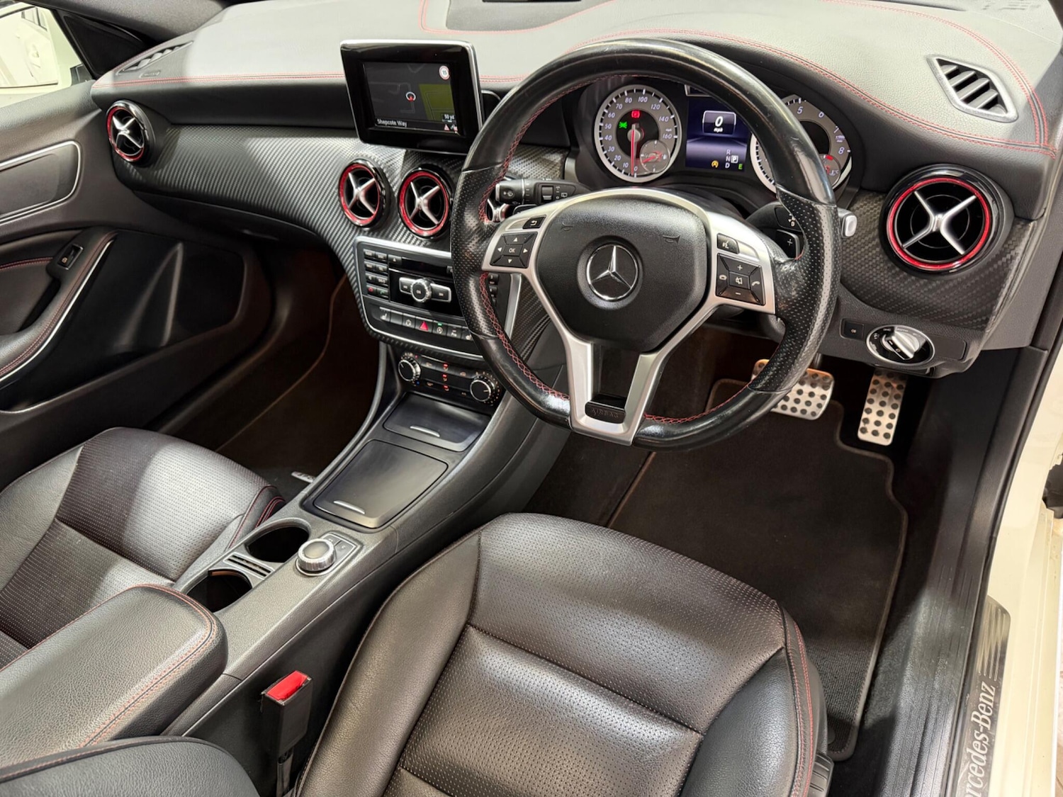 Used Mercedes-Benz A-Class 2015 for sale - 77377425: Photo 4