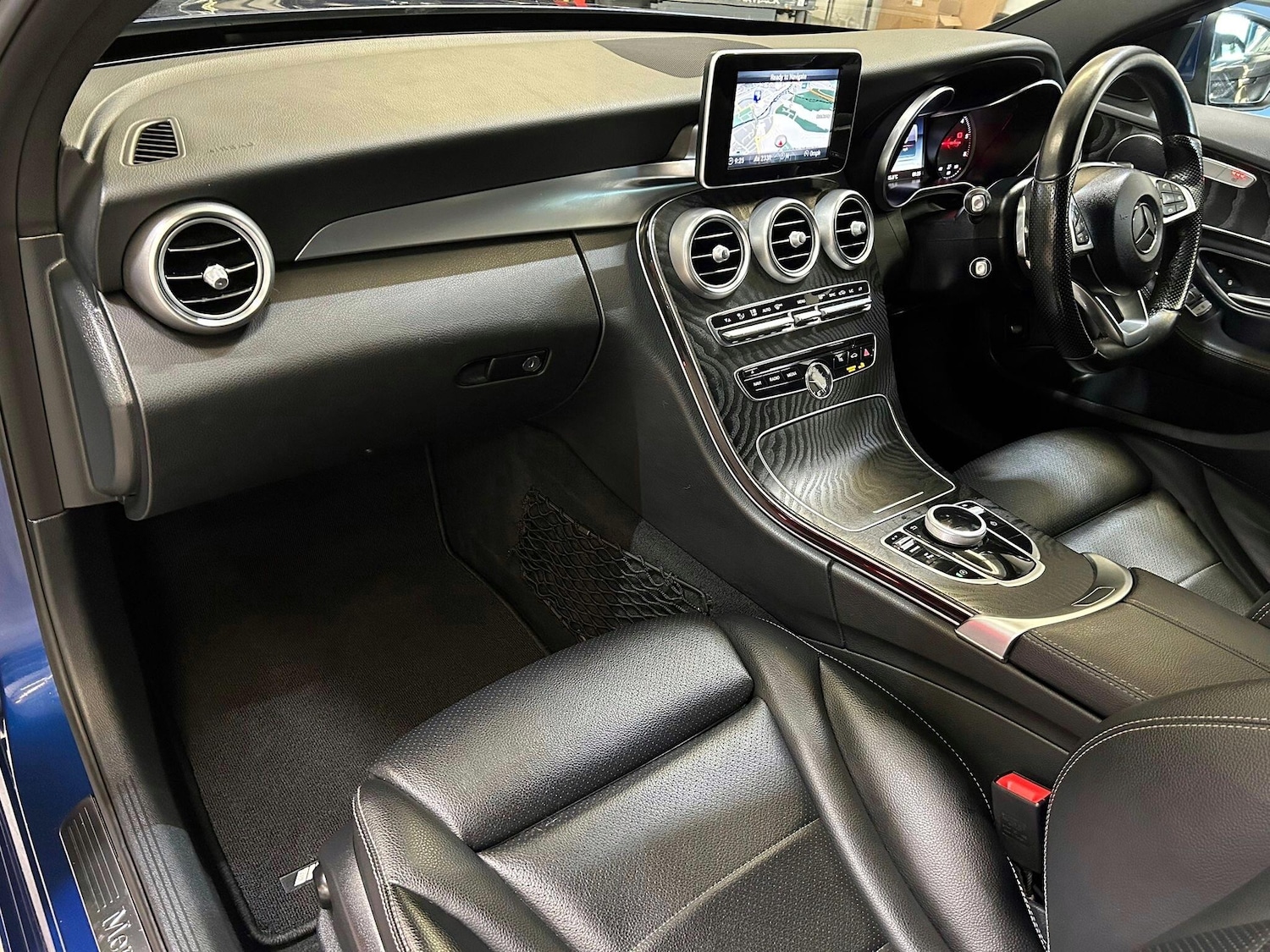 Used Mercedes-Benz C-Class 2018 for sale - 76108530: Photo 3