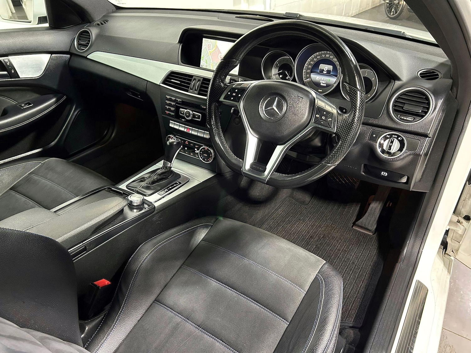 Used Mercedes-Benz C Class 2014 for sale - 76538726: Photo 4