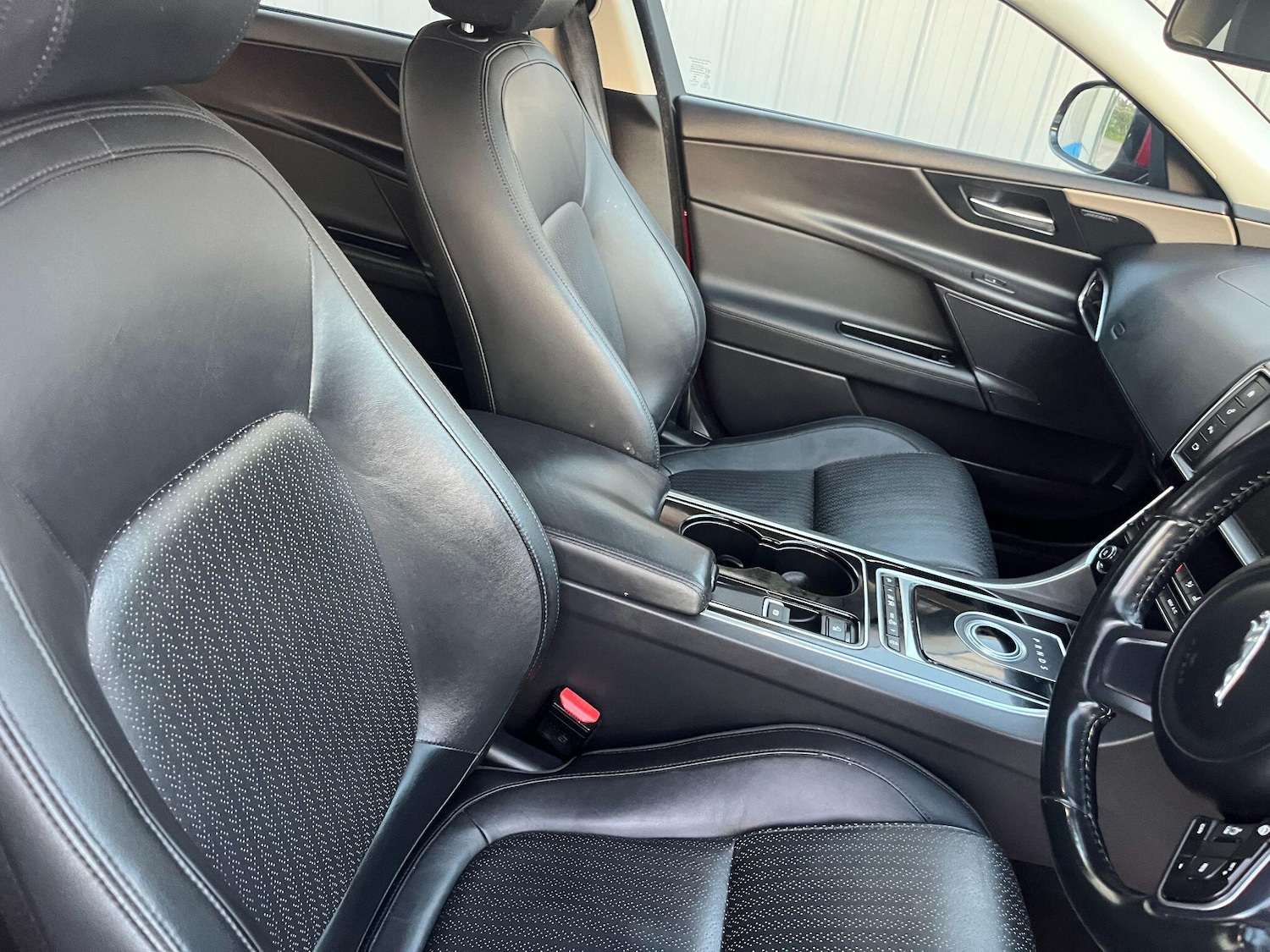 Used Jaguar XE 2015 for sale - 76189419: Photo 30