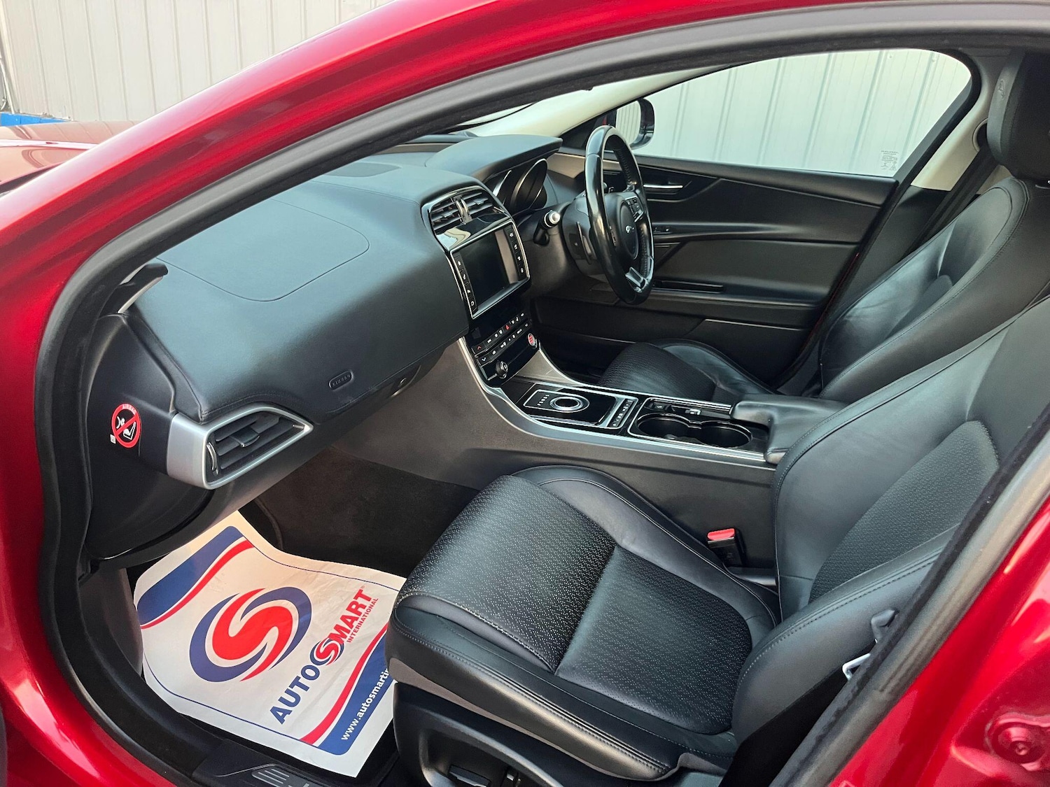 Used Jaguar XE 2015 for sale - 76189419: Photo 32