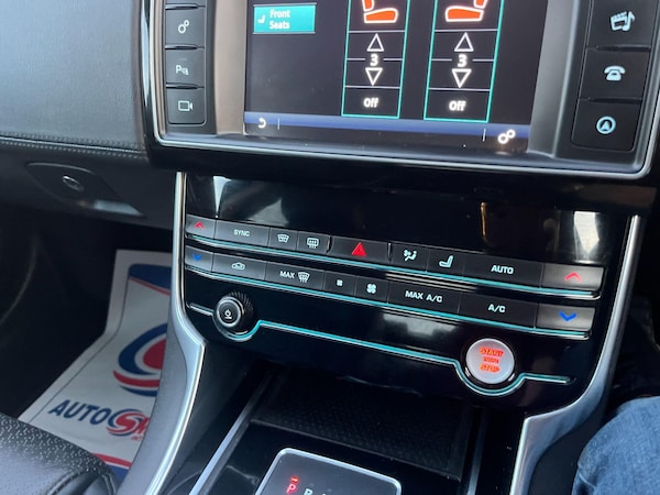 Used Jaguar XE 2015 for sale - 76189419: Photo 40