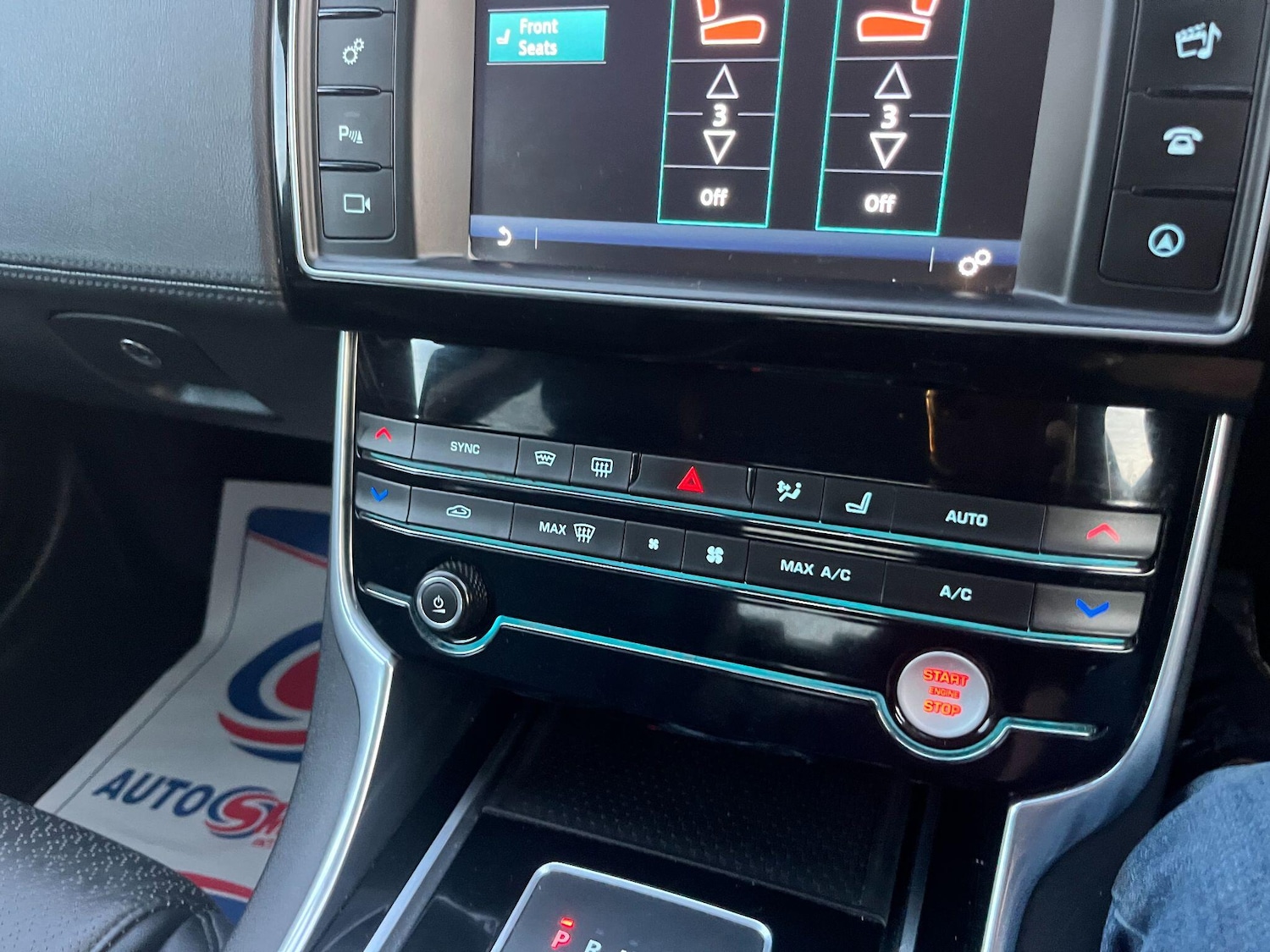 Used Jaguar XE 2015 for sale - 76189419: Photo 41