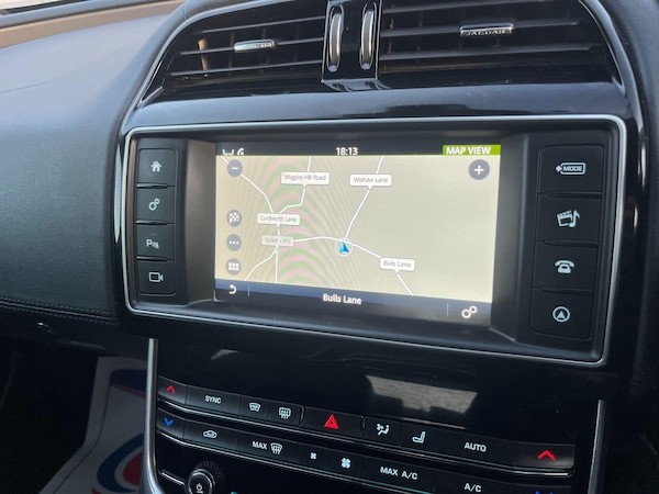 Used Jaguar XE 2015 for sale - 76189419: Photo 4