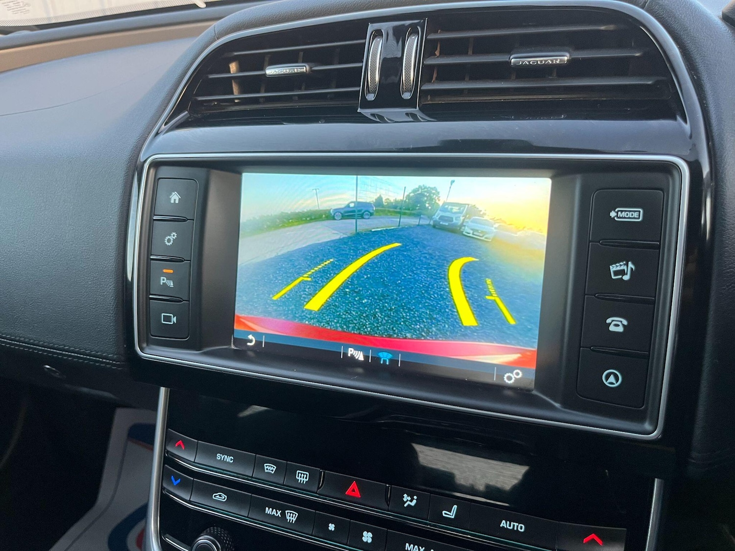 Used Jaguar XE 2015 for sale - 76189419: Photo 6