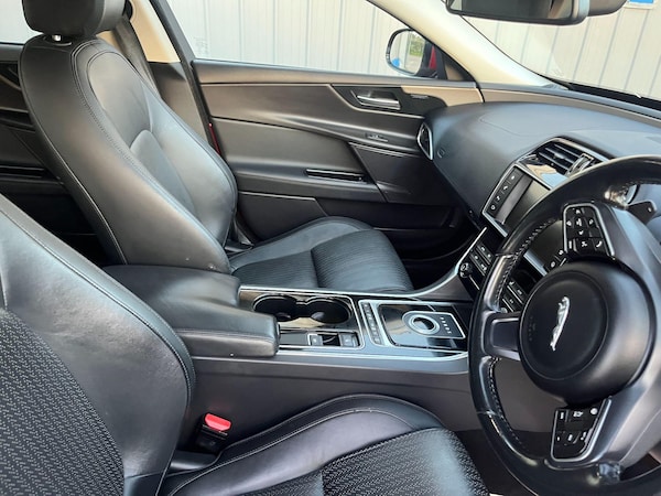 Used Jaguar XE 2015 for sale - 76189419: Photo 6