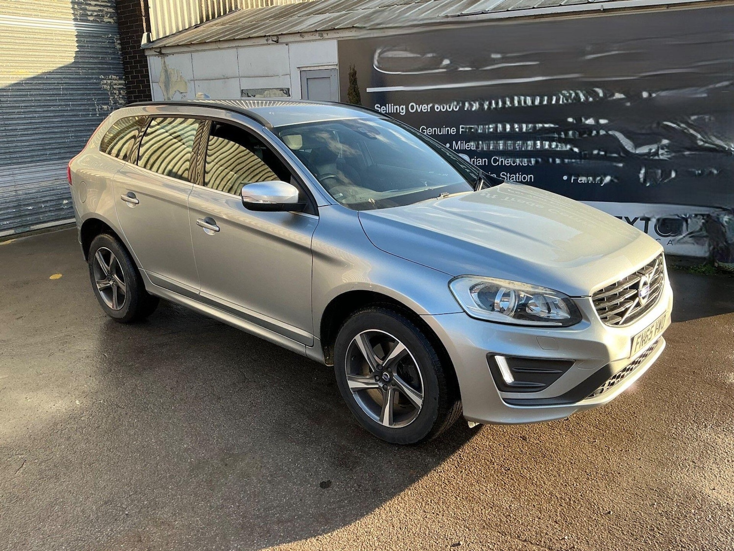 Used Volvo XC60 2015 for sale - 76839886: Photo 2
