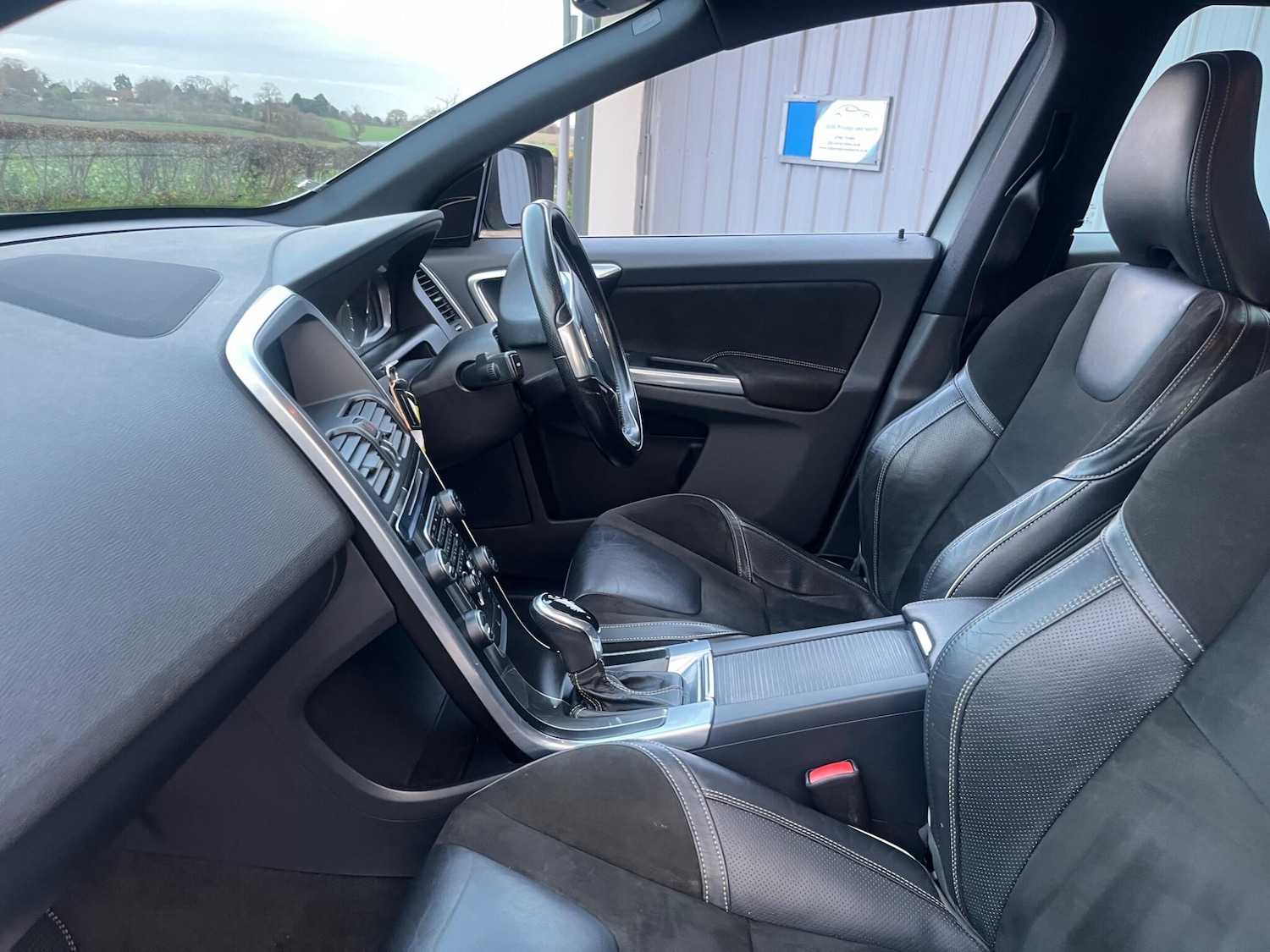 Used Volvo XC60 2015 for sale - 76839886: Photo 31